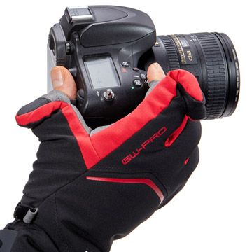 手の動きを妨げずカメラを操作可能な立体裁断フォルム