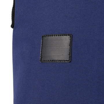開閉時の音が静かで手に優しく衣類にひっかかりにくい、面ファスナーを採用