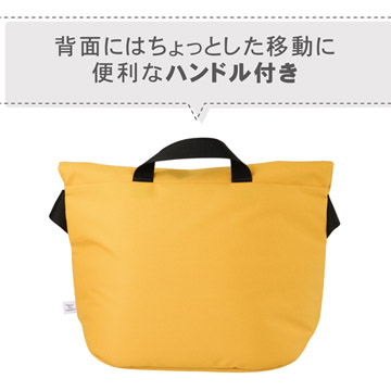背面にはちょっとした移動に便利なハンドル付き